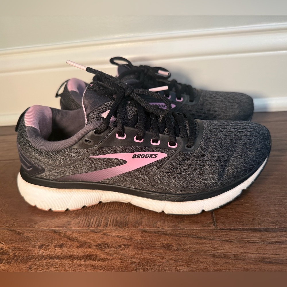 Brooks Transmit 3 Women's Black and Pink Running Shoes Size 8.5